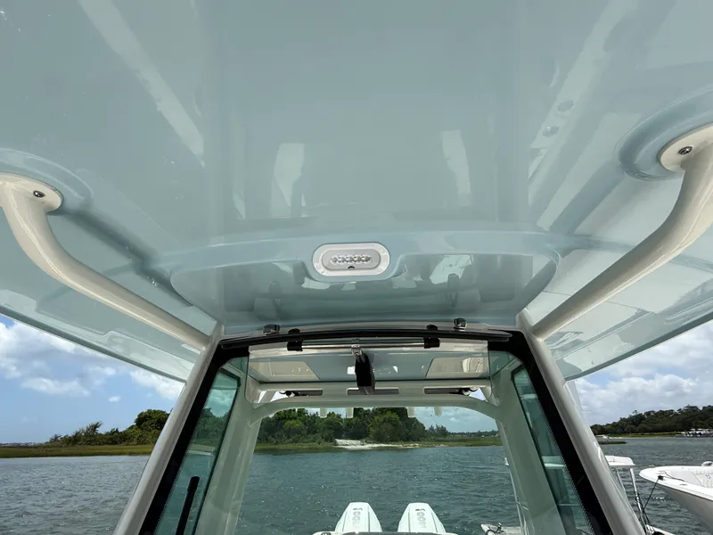 Slide: The Image of Boston Whaler 280 Dauntless 2026 - 21