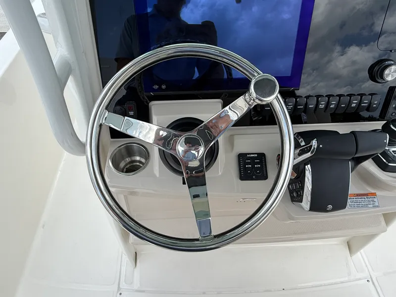 Slide: The Image of Boston Whaler 280 Dauntless 2026 - 13