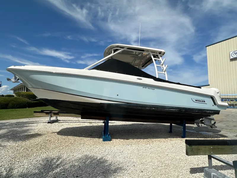 Slide: The Image of Boston Whaler 270 VANTAGE 2017 - 1