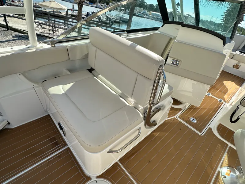 Slide: The Image of Boston Whaler 270 VANTAGE 2017 - 15