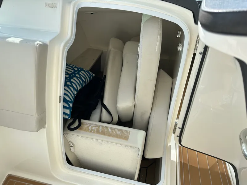 Slide: The Image of Boston Whaler 270 VANTAGE 2017 - 4