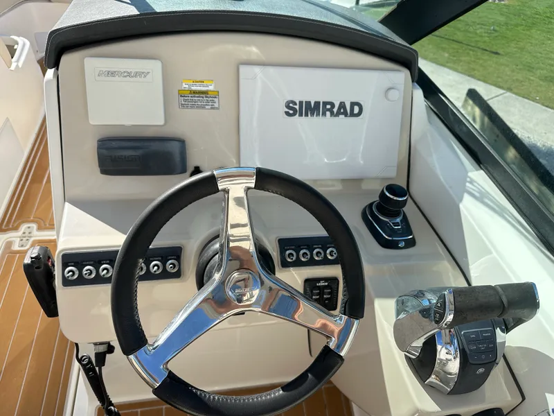 Slide: The Image of Boston Whaler 270 VANTAGE 2017 - 9