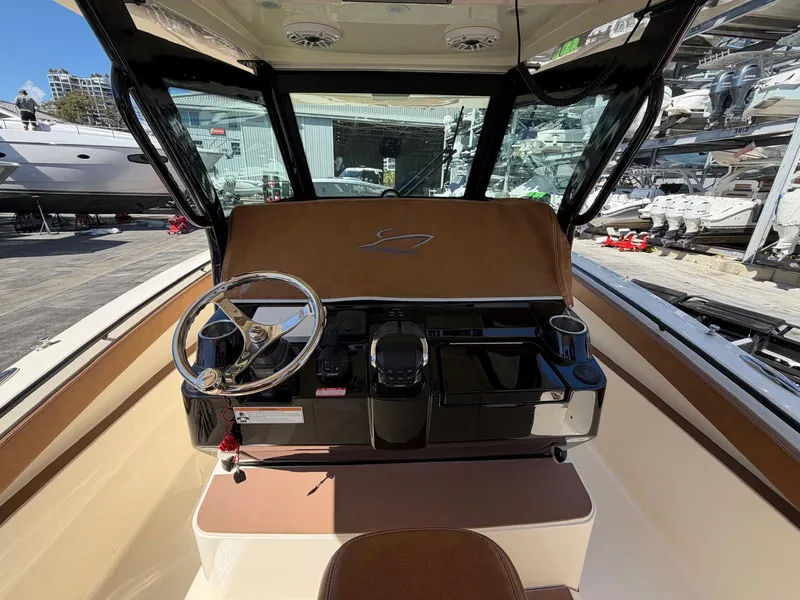 Slide: The Image of Scout 330 LXF 2021 - 10