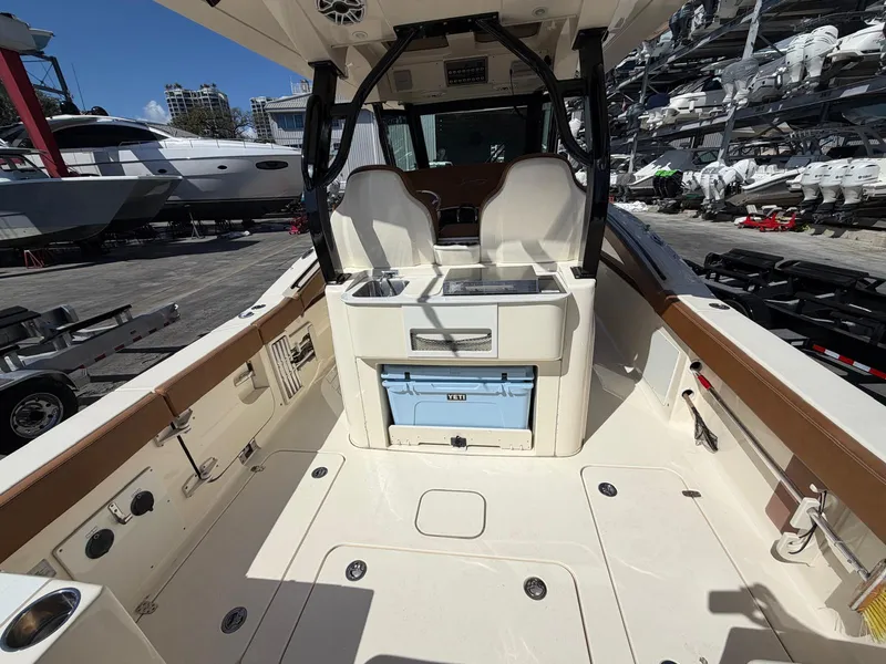 Slide: The Image of Scout 330 LXF 2021 - 22