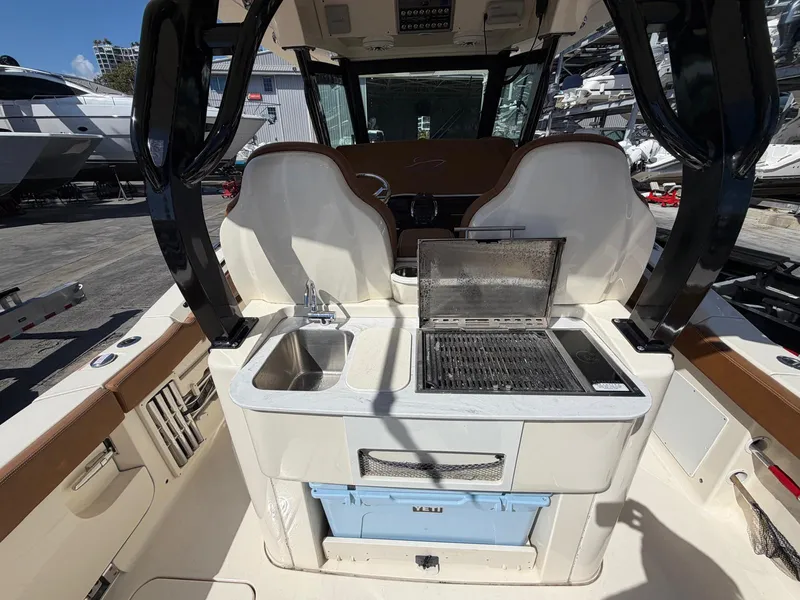Slide: The Image of Scout 330 LXF 2021 - 23