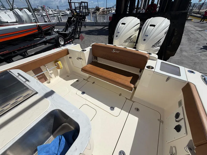 Slide: The Image of Scout 330 LXF 2021 - 24