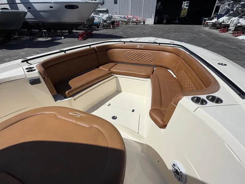 Slide: The Image of Scout 330 LXF 2021 - 7