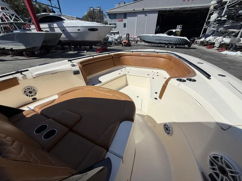 Slide: The Image of Scout 330 LXF 2021 - 8