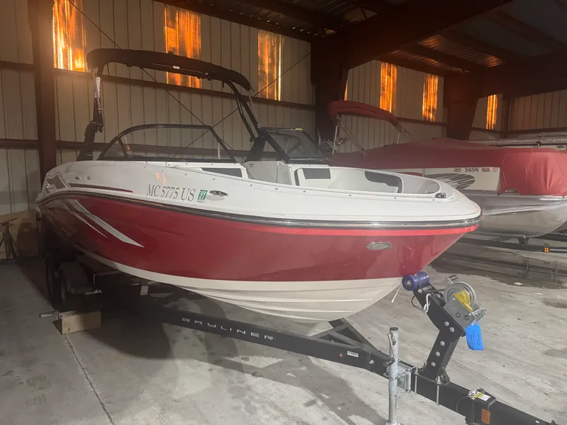 Slide: The Image of Bayliner VR6 2022 - 12