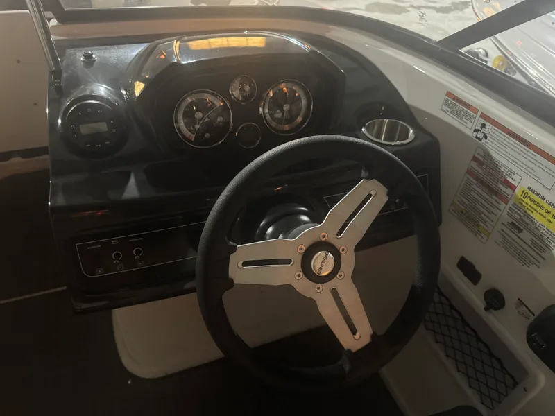 Slide: The Image of Bayliner VR6 2022 - 6
