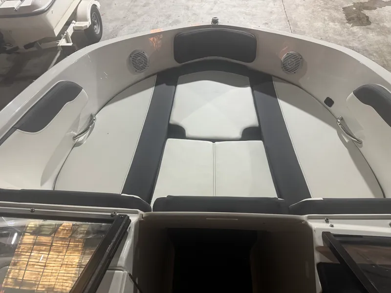 Slide: The Image of Bayliner VR6 2022 - 7