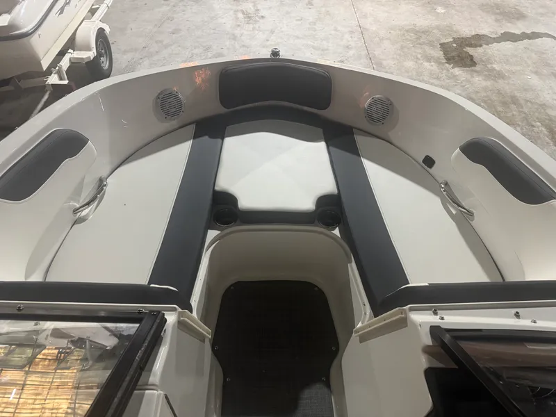 Slide: The Image of Bayliner VR6 2022 - 8
