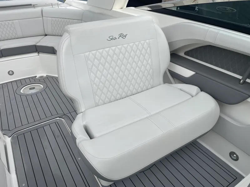 Slide: The Image of Sea Ray SLX 310 2021 - 31