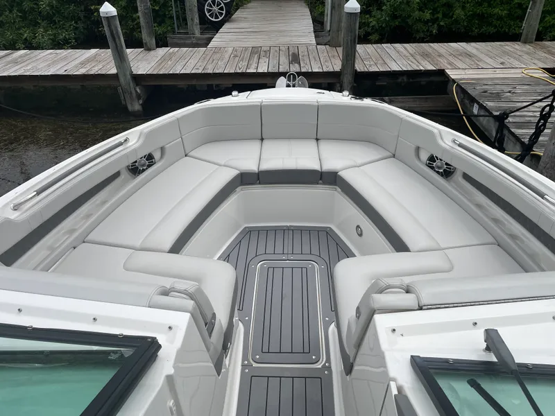 Slide: The Image of Sea Ray SLX 310 2021 - 4