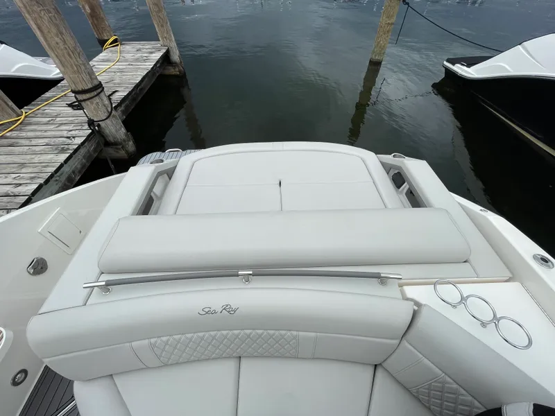 Slide: The Image of Sea Ray SLX 310 2021 - 43