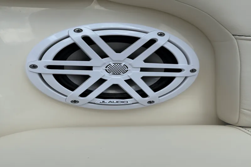 Slide: The Image of Scout 240 XSF 2026 - 8