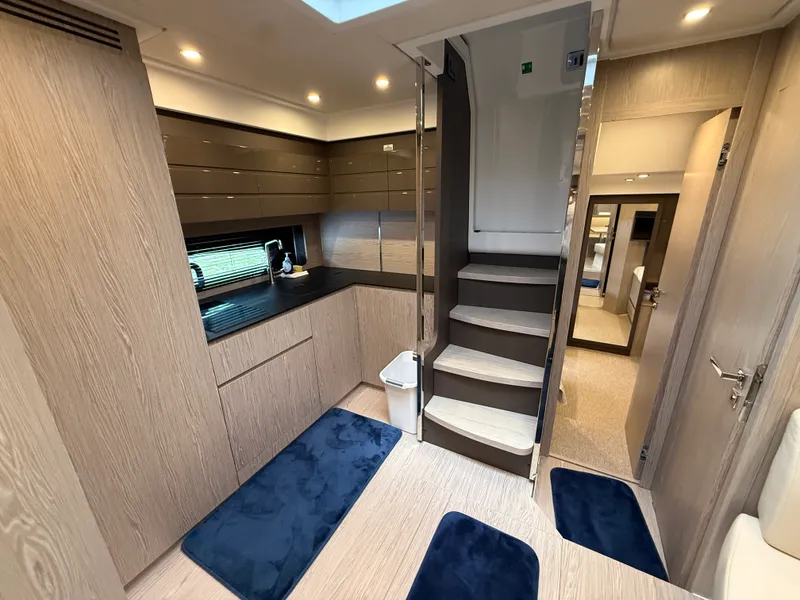 Slide: The Image of Azimut 45 ATLANTIS 2021 - 16