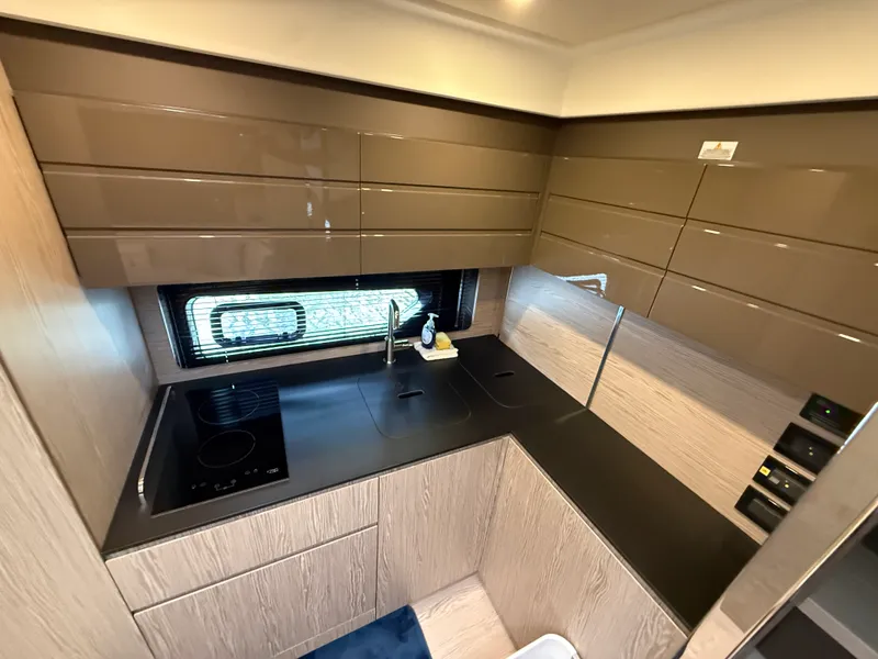 Slide: The Image of Azimut 45 ATLANTIS 2021 - 23
