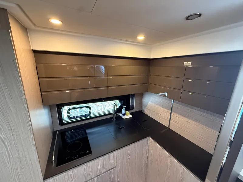 Slide: The Image of Azimut 45 ATLANTIS 2021 - 24