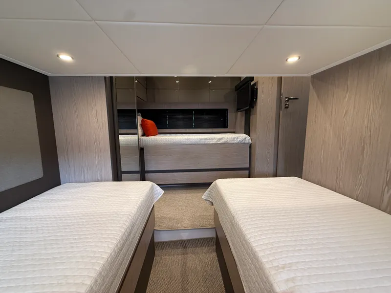 Slide: The Image of Azimut 45 ATLANTIS 2021 - 33