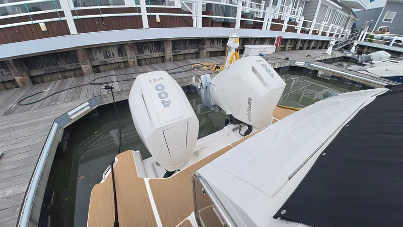 Slide: The Image of Sea Ray Sundancer 320 Outboard 2025 - 5