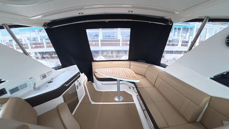 Slide: The Image of Sea Ray Sundancer 320 Outboard 2025 - 6