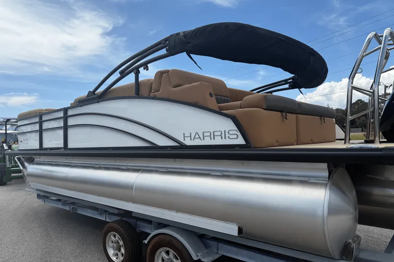 Slide: The Image of Harris Cruiser 210 2026 - 10