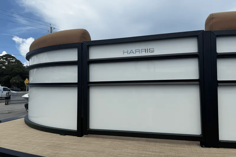 Slide: The Image of Harris Cruiser 210 2026 - 14