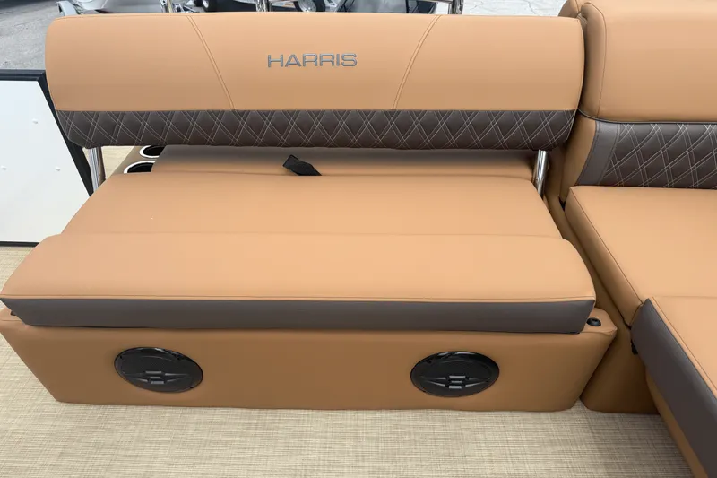 Slide: The Image of Harris Cruiser 210 2026 - 16