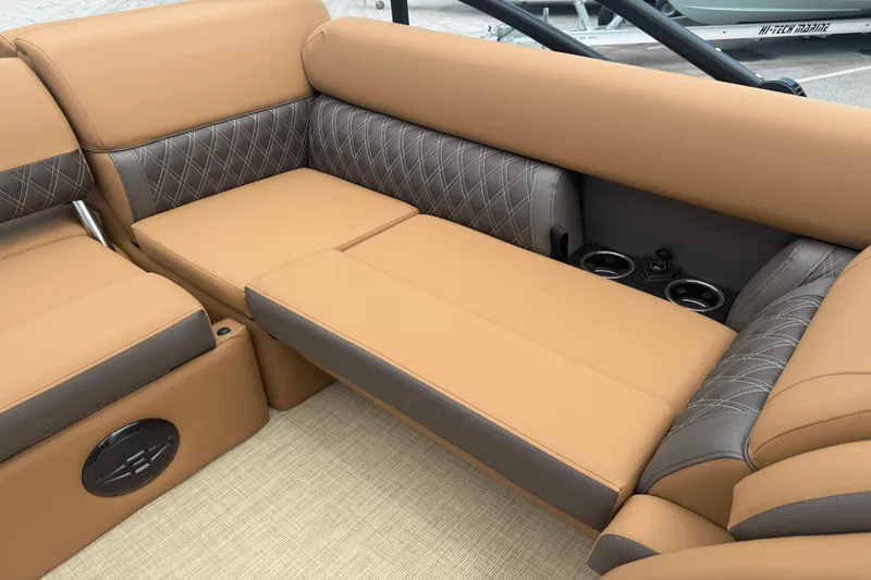 Slide: The Image of Harris Cruiser 210 2026 - 17