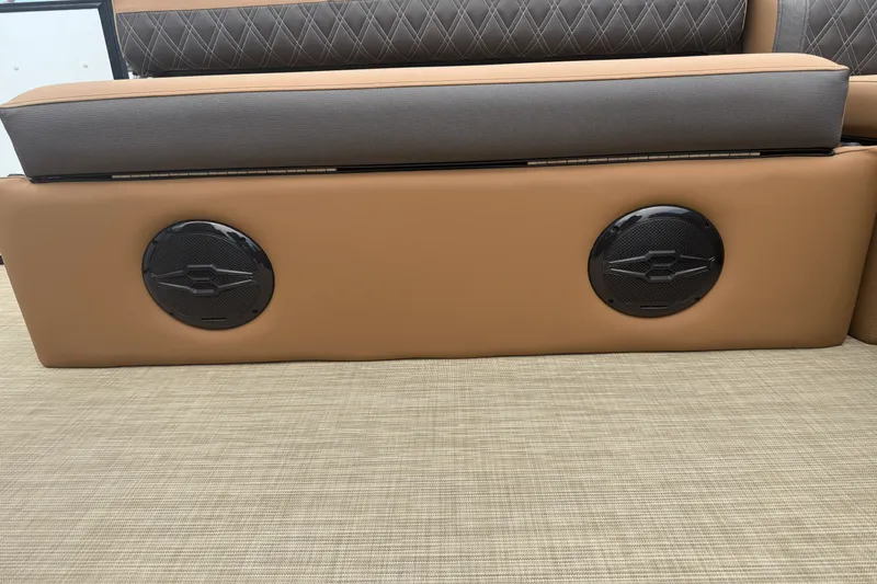 Slide: The Image of Harris Cruiser 210 2026 - 19