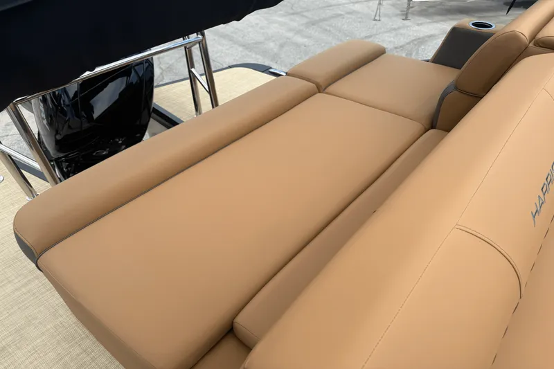 Slide: The Image of Harris Cruiser 210 2026 - 21