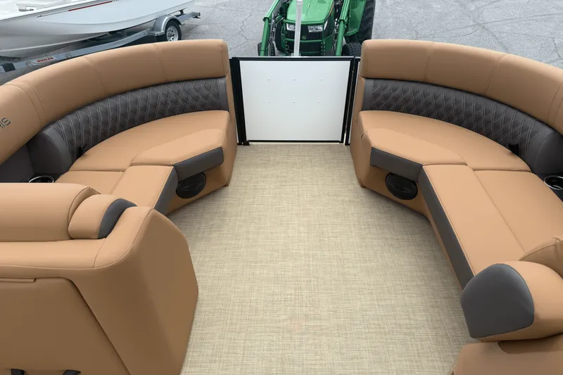 Slide: The Image of Harris Cruiser 210 2026 - 22