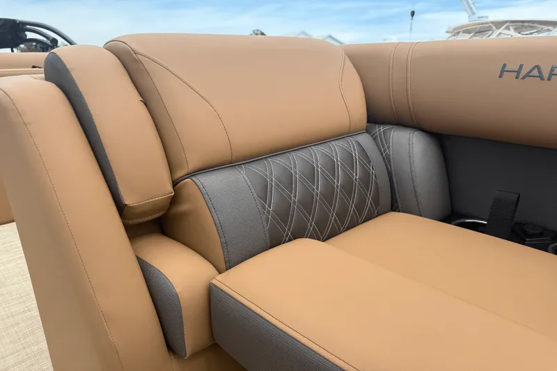 Slide: The Image of Harris Cruiser 210 2026 - 27