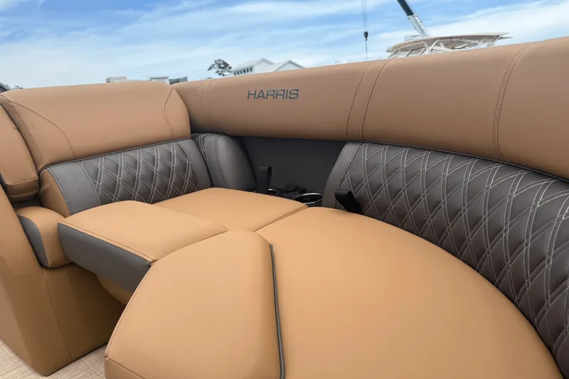 Slide: The Image of Harris Cruiser 210 2026 - 28