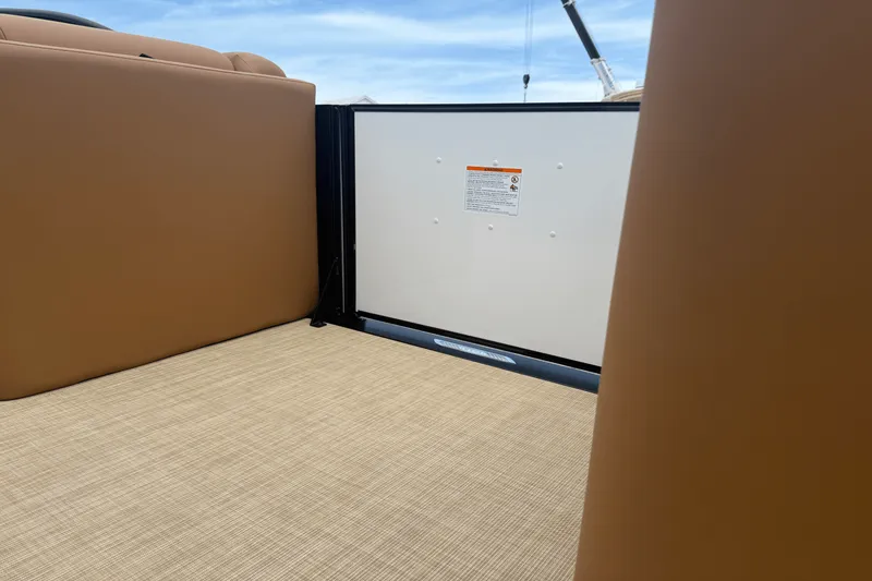 Slide: The Image of Harris Cruiser 210 2026 - 29