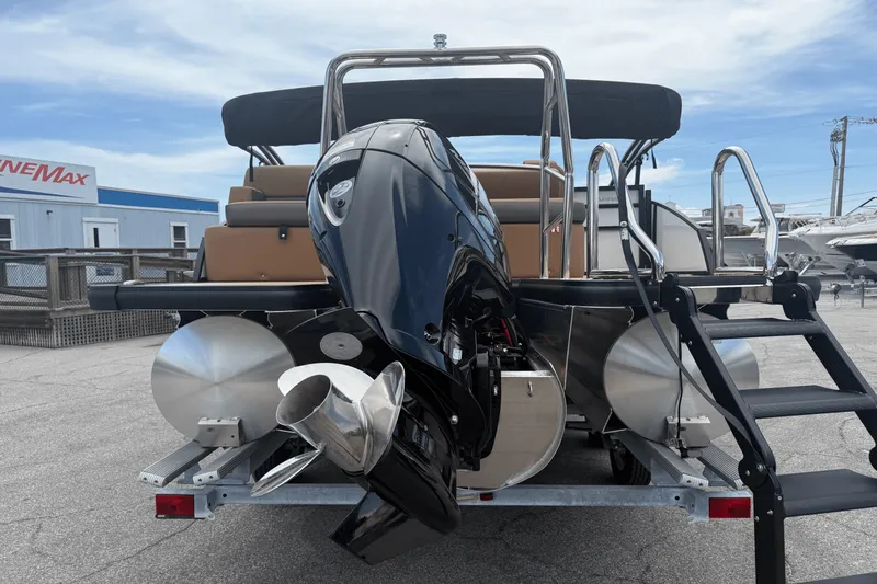 Slide: The Image of Harris Cruiser 210 2026 - 7