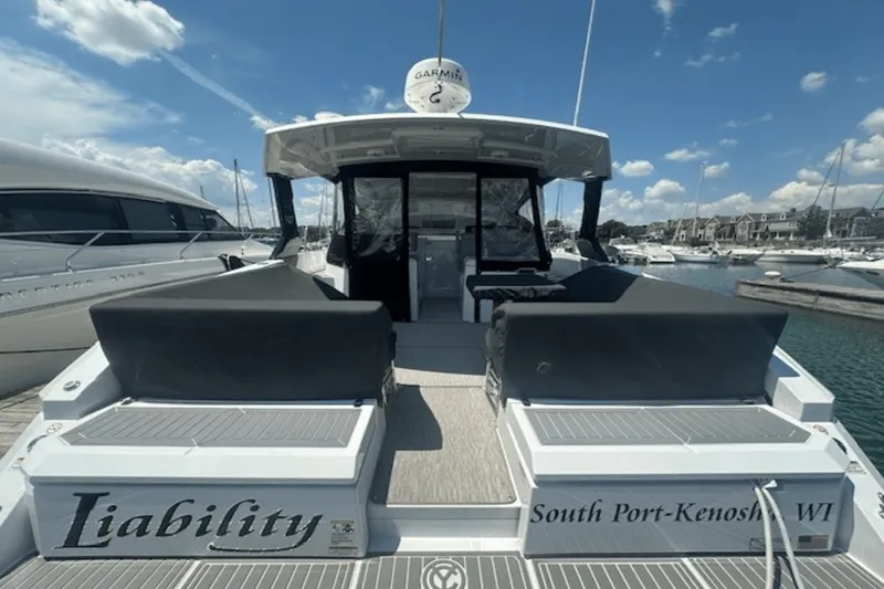 Slide: The Image of Cruisers 390 EXPRESS COUPE 2023 - 11