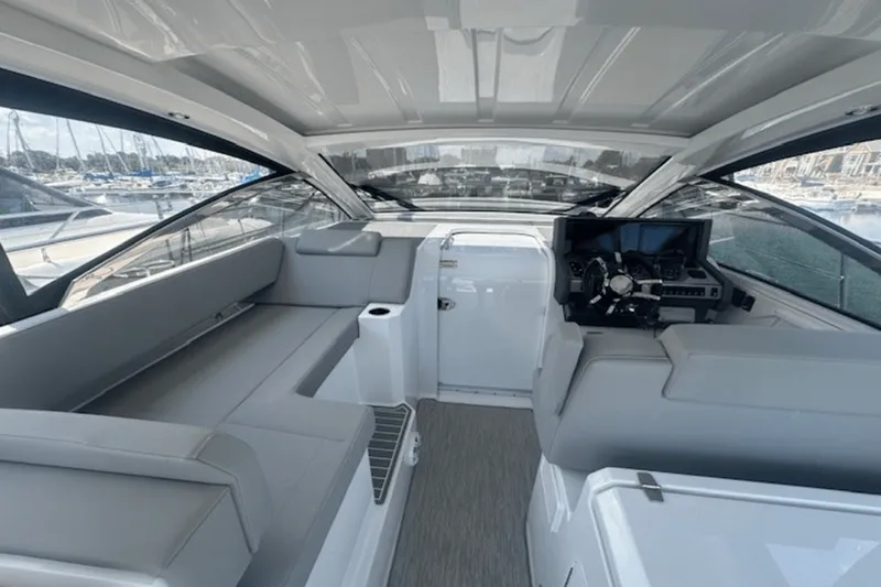 Slide: The Image of Cruisers 390 EXPRESS COUPE 2023 - 26