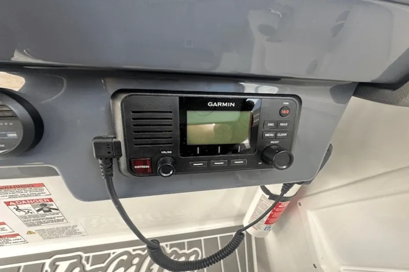 Slide: The Image of Cruisers 390 EXPRESS COUPE 2023 - 35