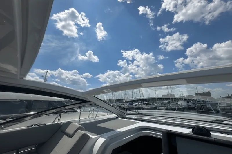 Slide: The Image of Cruisers 390 EXPRESS COUPE 2023 - 36