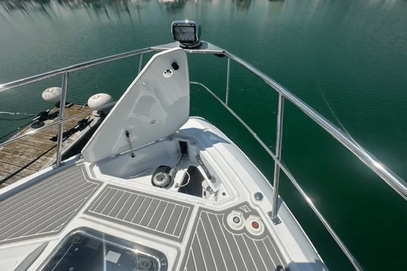 Slide: The Image of Cruisers 390 EXPRESS COUPE 2023 - 42