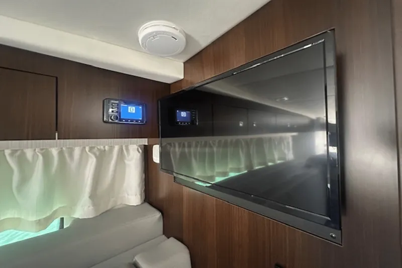 Slide: The Image of Cruisers 390 EXPRESS COUPE 2023 - 45