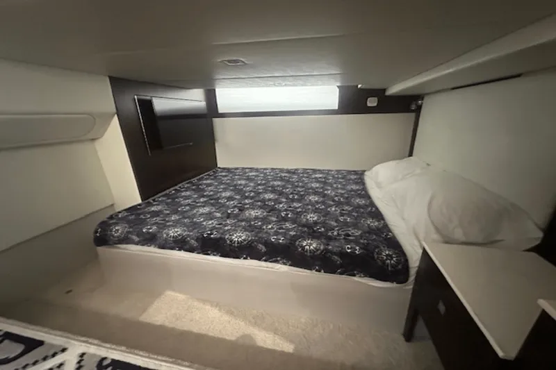 Slide: The Image of Cruisers 390 EXPRESS COUPE 2023 - 54