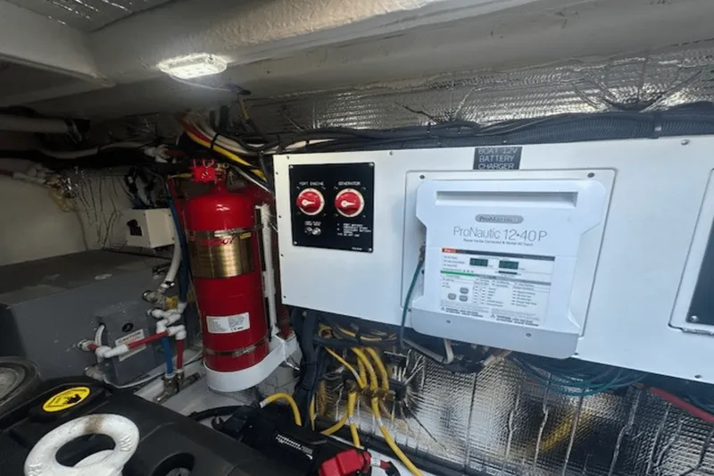 Slide: The Image of Cruisers 390 EXPRESS COUPE 2023 - 57