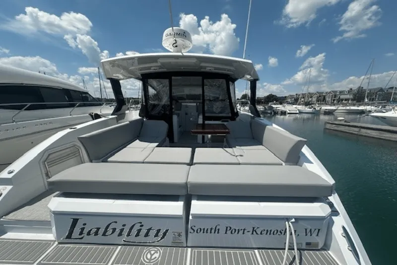 Slide: The Image of Cruisers 390 EXPRESS COUPE 2023 - 7