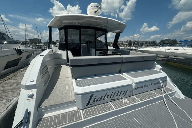 Slide: The Image of Cruisers 390 EXPRESS COUPE 2023 - 9