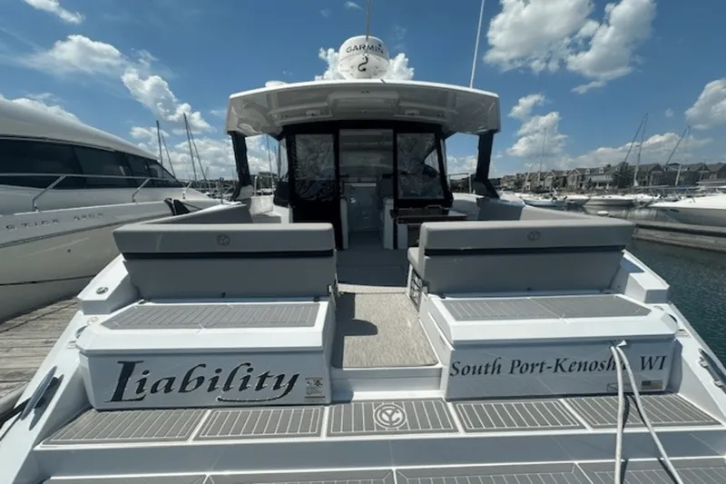 Slide: The Image of Cruisers Yachts 390 EXPRESS COUPE 2023 - 10