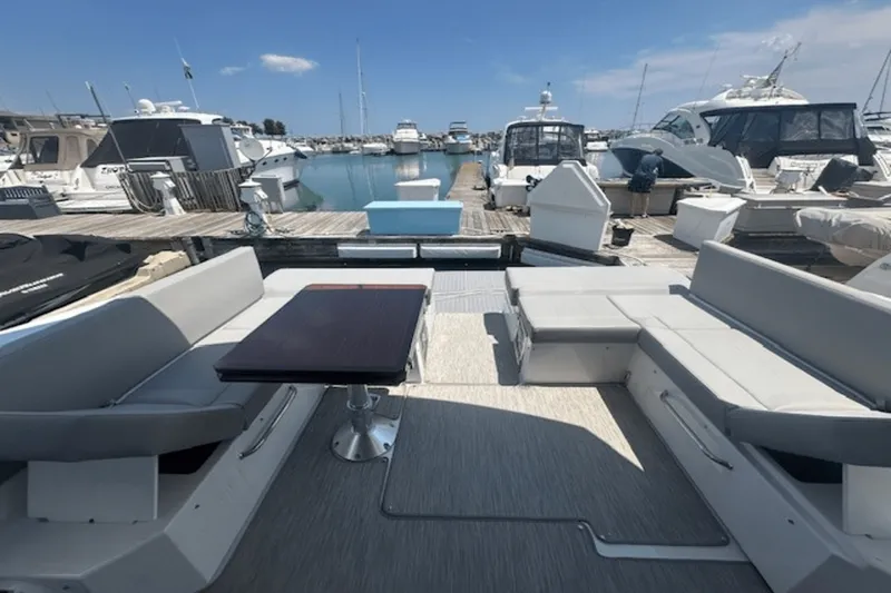 Slide: The Image of Cruisers Yachts 390 EXPRESS COUPE 2023 - 14