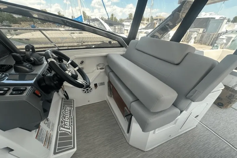 Slide: The Image of Cruisers Yachts 390 EXPRESS COUPE 2023 - 28